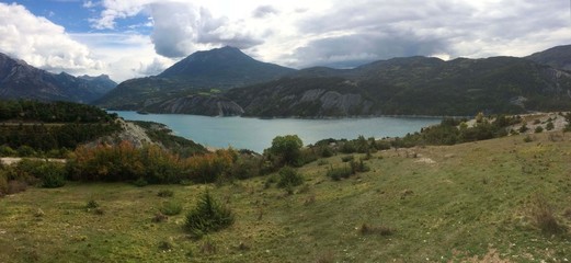 Lac de Serre Pon&ccedil;on Alpes Fran&ccedil;aises