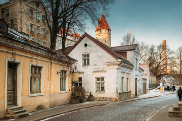 Obraz premium Tallinn, Estonia. View Of Uus Street In Tallinn Old Town In Winter Day