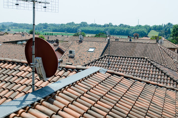 antenna with parabola, on the roofs that transmits on various frequencies.