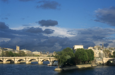 Fototapeta na wymiar Paris, pont Neuf et ilede la Cité