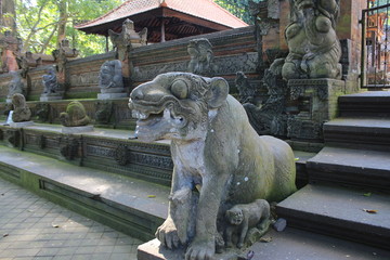 Estatua de un leon en templo hindú