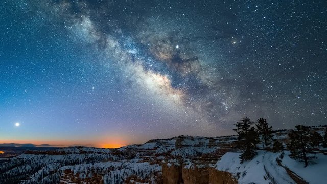 4K Timelapse traking Mliky way over the Bryce Canyon, Utah, USA