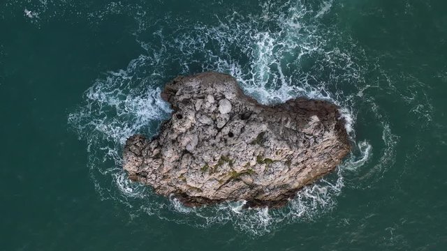 Islote en mar Cant&aacute;brico