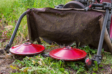 Disc plates grass cutter on walk-behind tractor