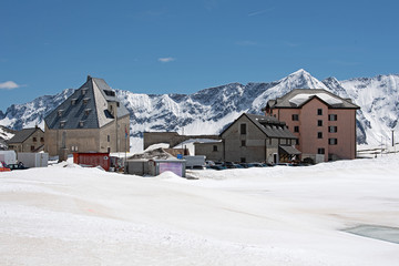 Gebäude auf der Passhöhe des St. Gotthardpasses, Schweiz