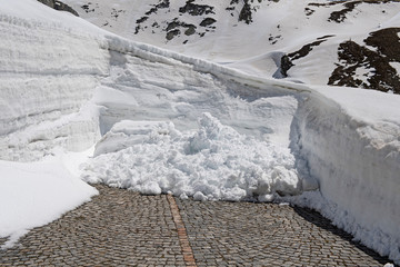 Schneebedeckte Tremolastrasse, St. Gotthardpass, Schweiz