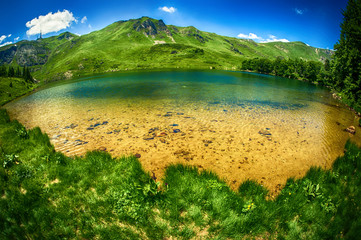 Fototapeta premium Panoramic view of beautiful mountain range with crystal clear lake