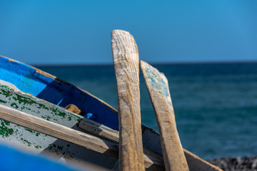 mar remos barca vieja madera