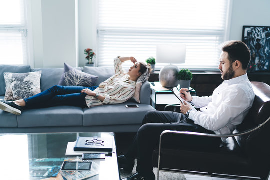 Woman and psychoanalytic in therapy session