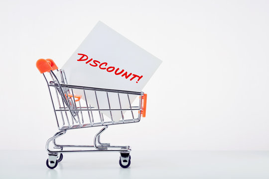 Shopping cart with a note paper writing discounte on it