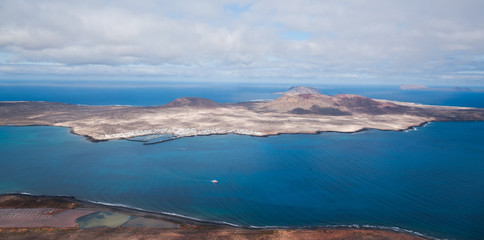 Fototapeta na wymiar Panorama of small spanish island Isla La Graciosa