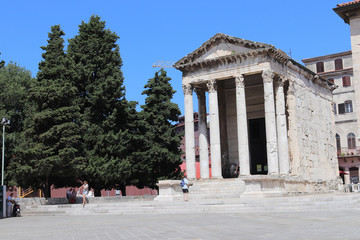 Obraz premium the temple of augustus in rome t