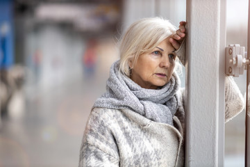 Portrait of senior woman looking depressed - obrazy, fototapety, plakaty