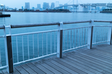 夕暮れの東京湾の風景