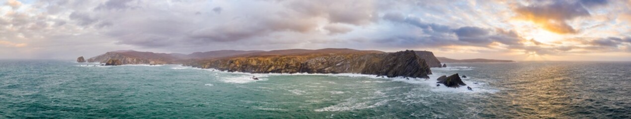 Fototapeta The amazing coastline at Port between Ardara and Glencolumbkille in County Donegal - Ireland obraz