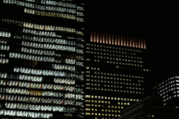 Obraz na płótnie Canvas 都会のビルの夜景