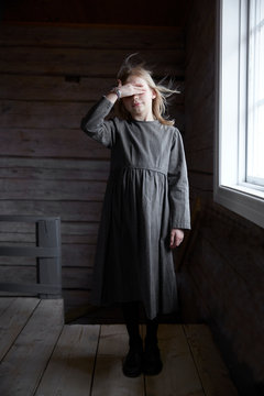 Girl wearing old-fashioned dress