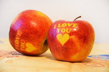  two apples with the inscription i love you