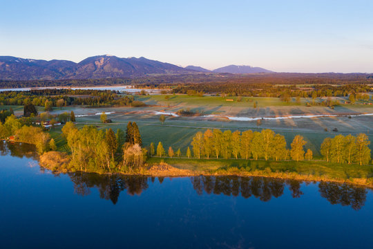 Germany, Bavaria, Uffing am Staffelsee, Shore of Staffelsee lake with river Ach in background