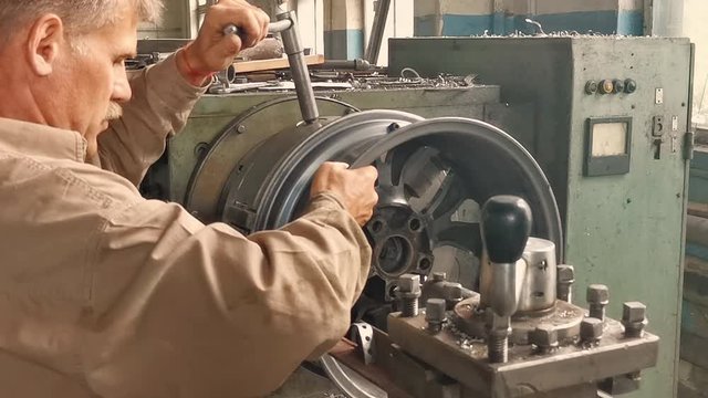 The Process Of Balancing Of The Alloy Wheel Rim