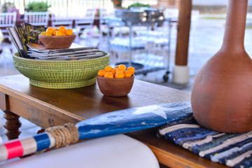 environment decorated with rustic pieces and tropical fruits, brazilian handicraft, blue rowing, wooden sideboard