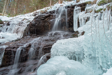 Eisiger Wasserfall