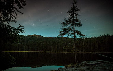 Nachts am Arbersee im Bayerischen Wald