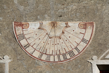 meridiana su un'antica casa nobiliare a Velturno (Alto Adige)