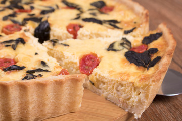 cheese, tomato and tomato quiche