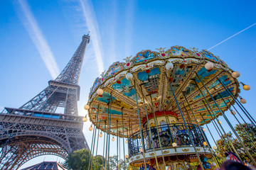 LA TOUR EIFFEL
