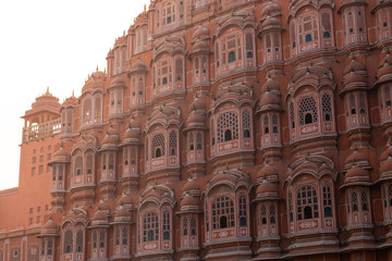 Fototapeta na wymiar Hawa Mahal pink house in Japur, Rajasthan region in India.