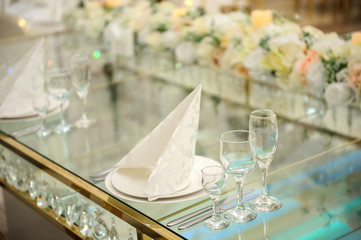 close up photo of arranged presidium table made from glass at a wedding