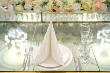 close up photo of arranged presidium table made from glass at a wedding