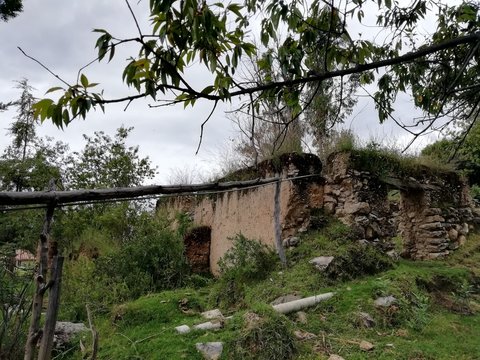 Old house, Chongos Bajo