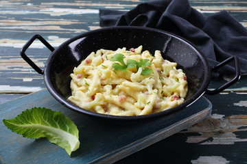 cibo vegetariano pasta con cavolfiore