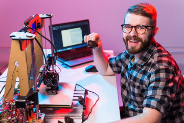 Man student makes the item on the 3D printer