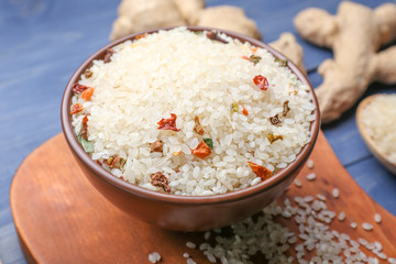 Bowl with raw rice on table, closeup