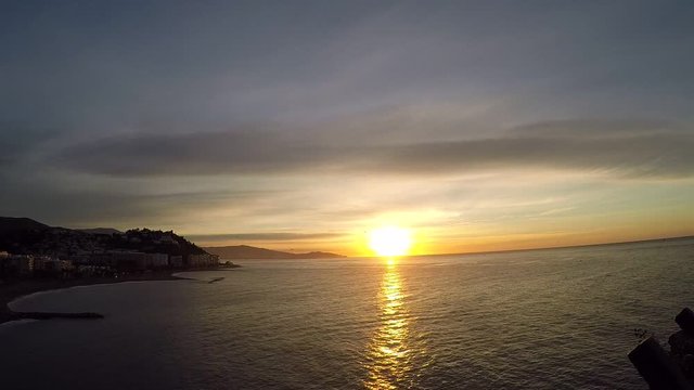 time lapse al amanecer sobre el mar 