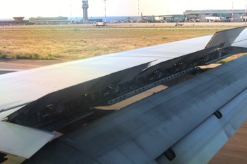 interesting image of the wing of a 737 aircraft during the landing phase with the flaps open