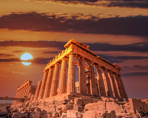 Obraz premium Parthenon ancient temple facade under dramatic fiery sky, Athens acropolis Greece