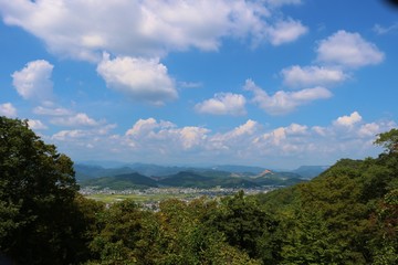 Fototapeta na wymiar 空　秋　風景　山　緑　杤木