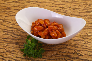 Baked kidney with tomato sauce