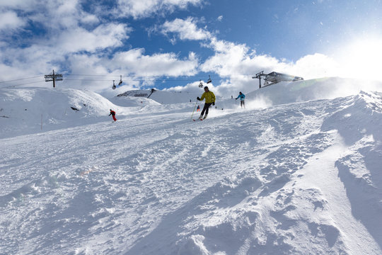 Skifahrer am Berg