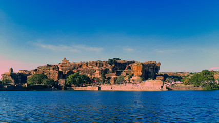 On the sidewalks of this lake found an potrait resembling or pretended to be a ship to my eyes.......Place : Badami, Karnataka