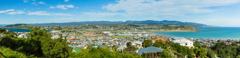 Fototapeta na wymiar ニュージーランド　ウェリントンの丘からみえるウェリントン空港