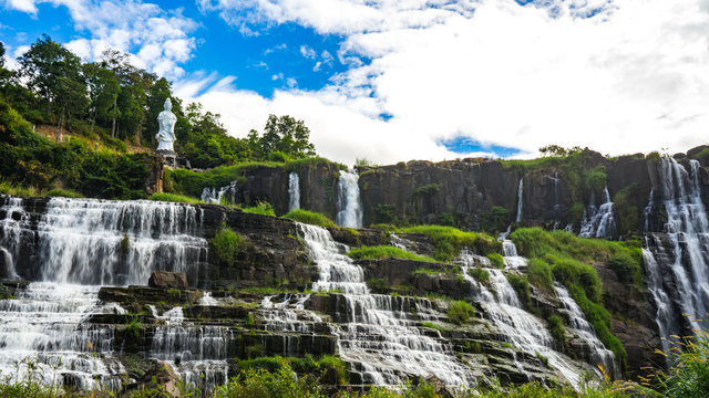 Wallper Bilder – Durchsuchen 373 Archivfotos, Vektorgrafiken und Videos