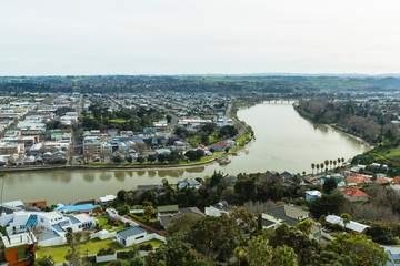 Fototapeta na wymiar ニュージーランド　ワンガヌイのデュリーヒルからの街並みとワンガヌイ川