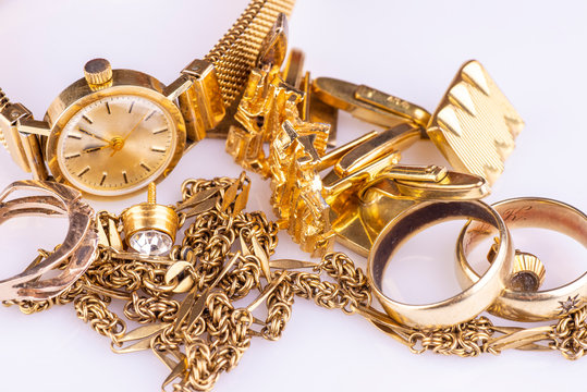 A collection of old gold jewelery for precious metal recycling