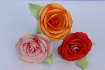 折り紙で作ったバラの花