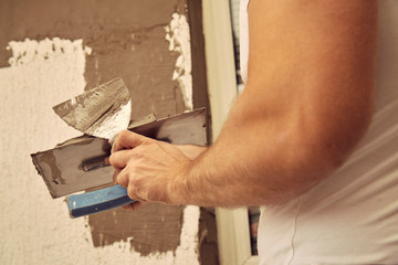 Fototapeta na wymiar Construction worker plaster a wall.